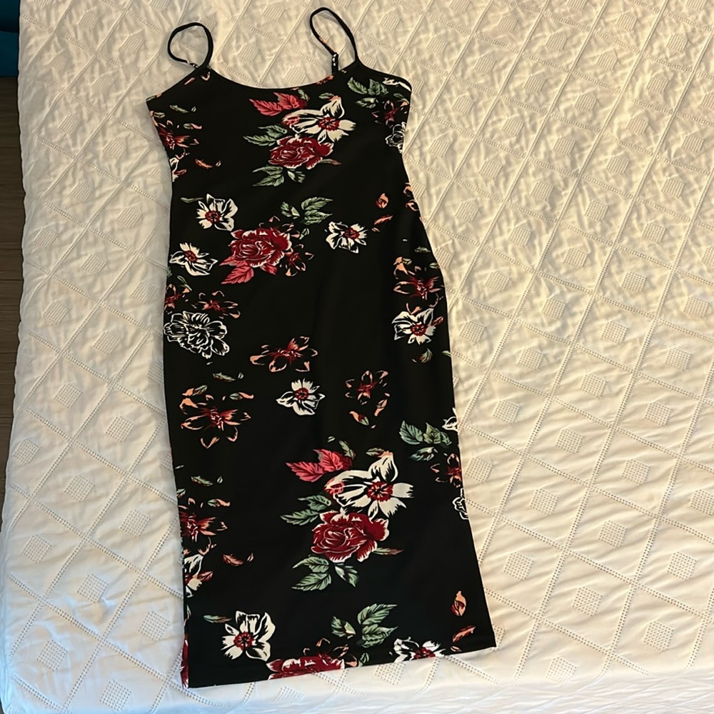 Black flowered bodycon dress